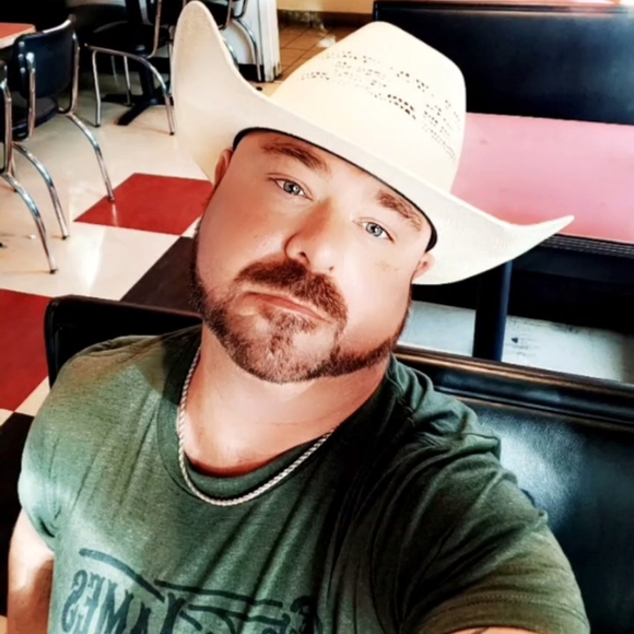 Meet your Posher, Kevin - Picture 4 of 4